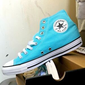 Converse Chuck Taylor’s Light Blue